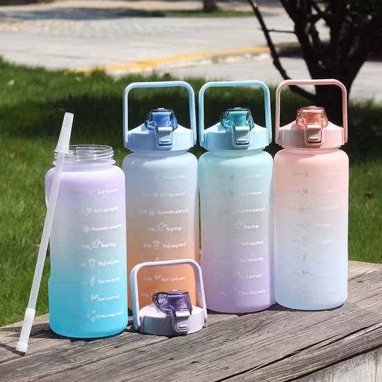 Bottiglia d'acqua grande da 1300 ml con colori sfumati